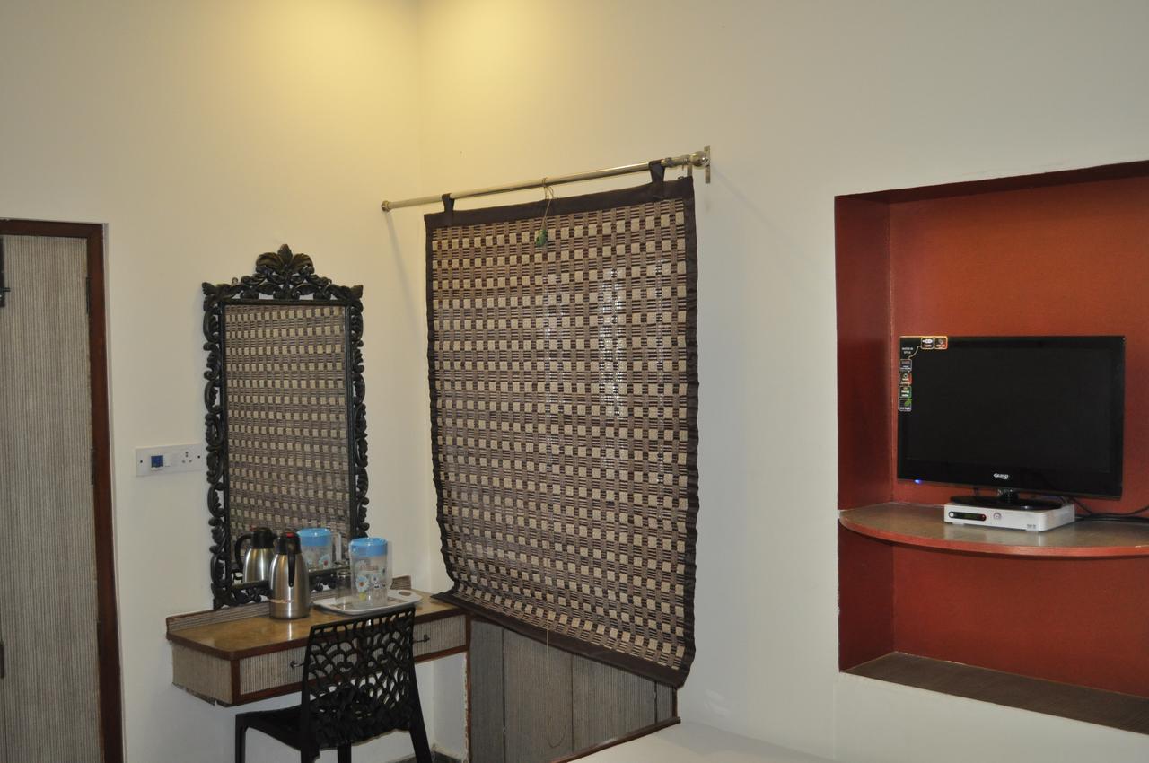 Hotel Kabli New Delhi Buitenkant foto
