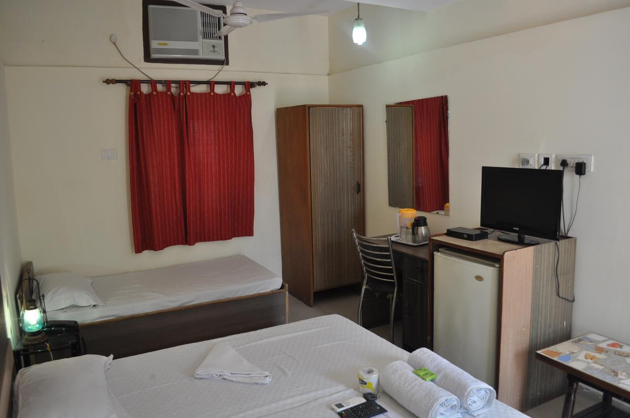 Hotel Kabli New Delhi Buitenkant foto