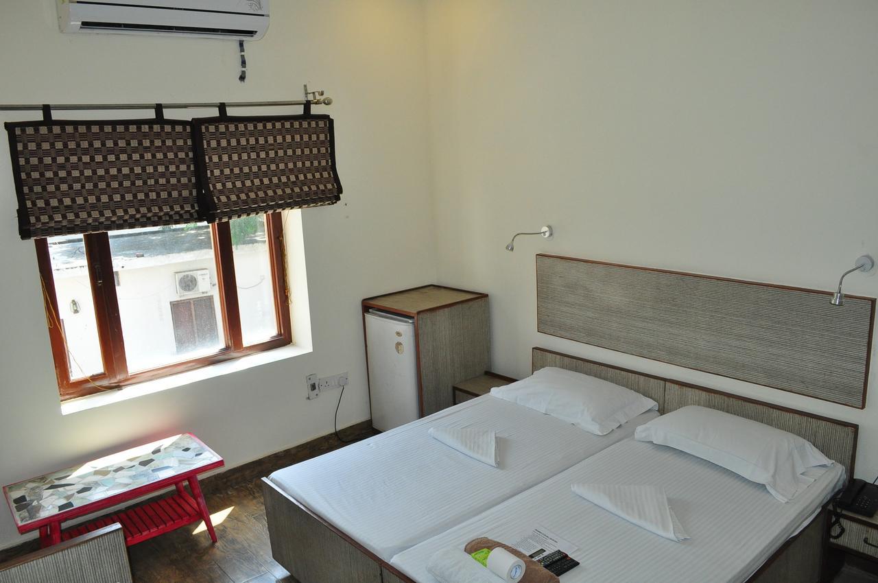 Hotel Kabli New Delhi Buitenkant foto