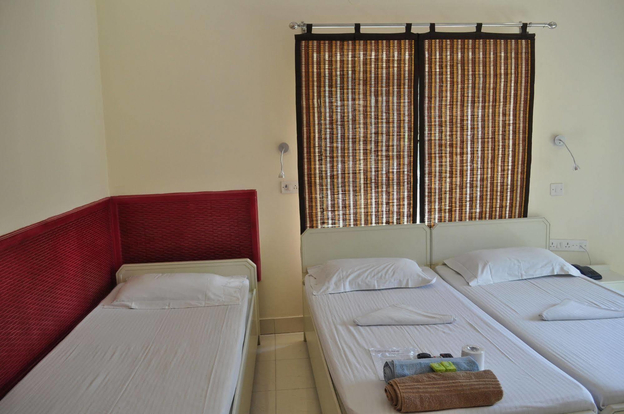 Hotel Kabli New Delhi Buitenkant foto