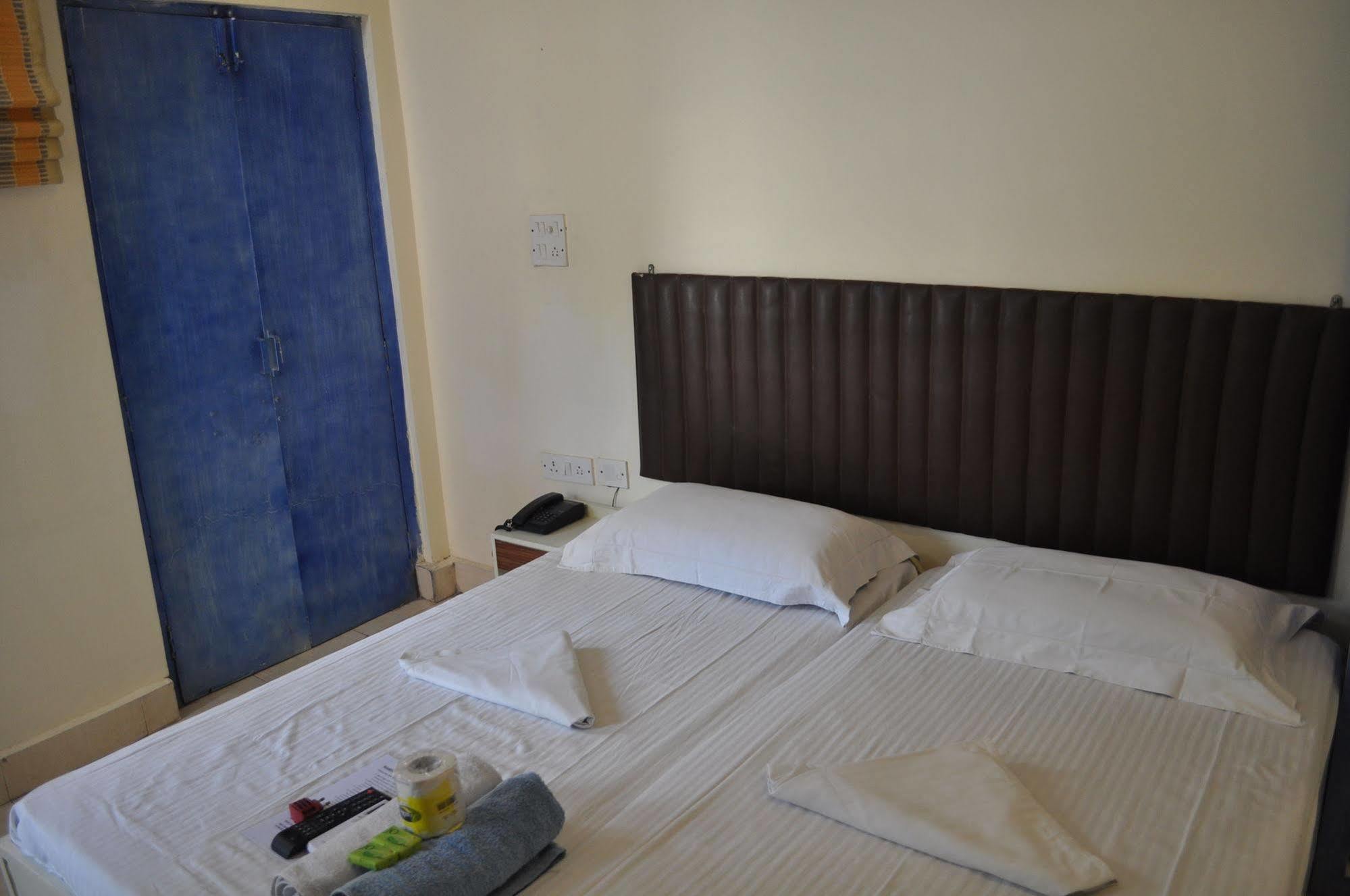 Hotel Kabli New Delhi Buitenkant foto