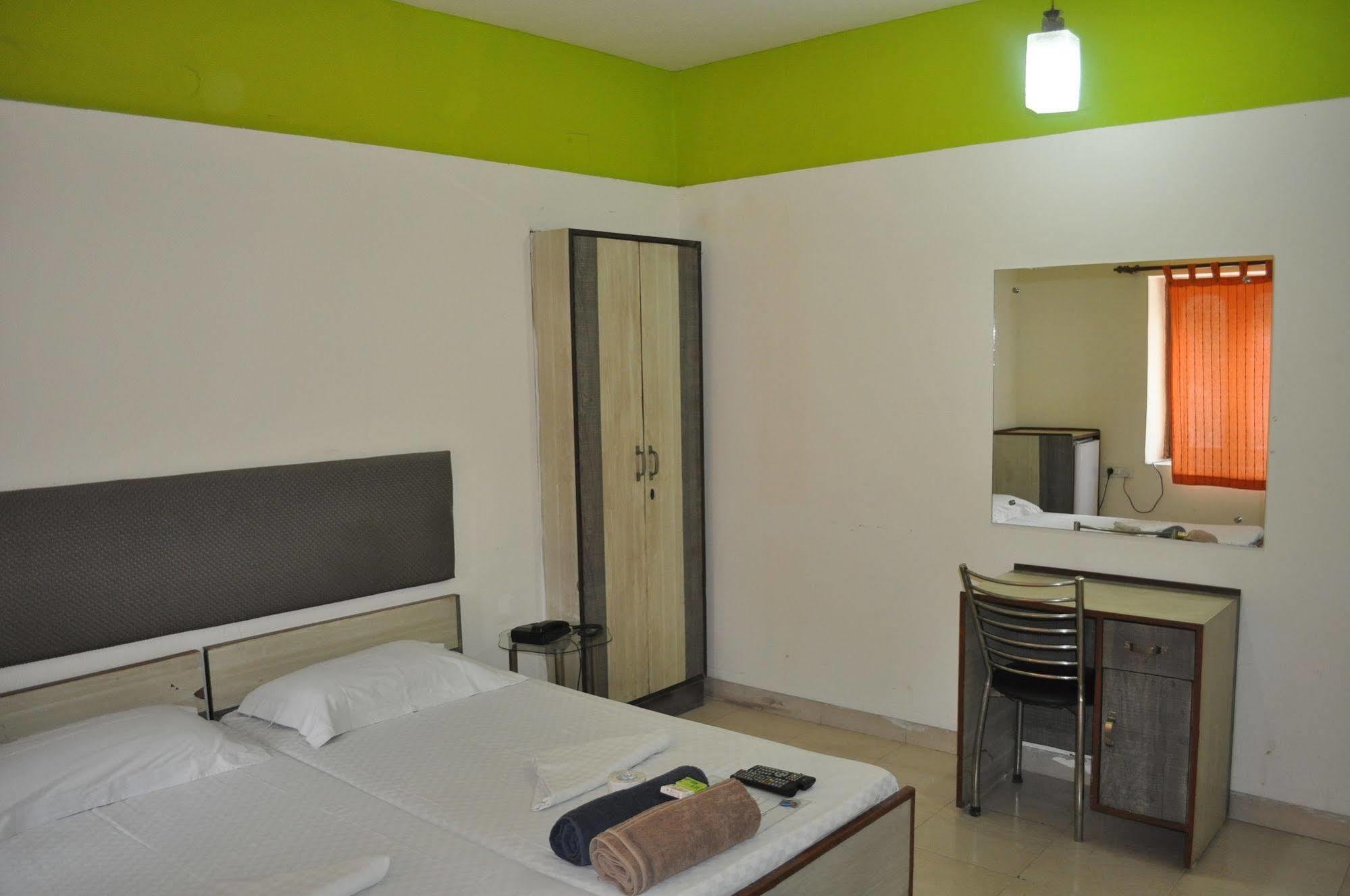 Hotel Kabli New Delhi Buitenkant foto