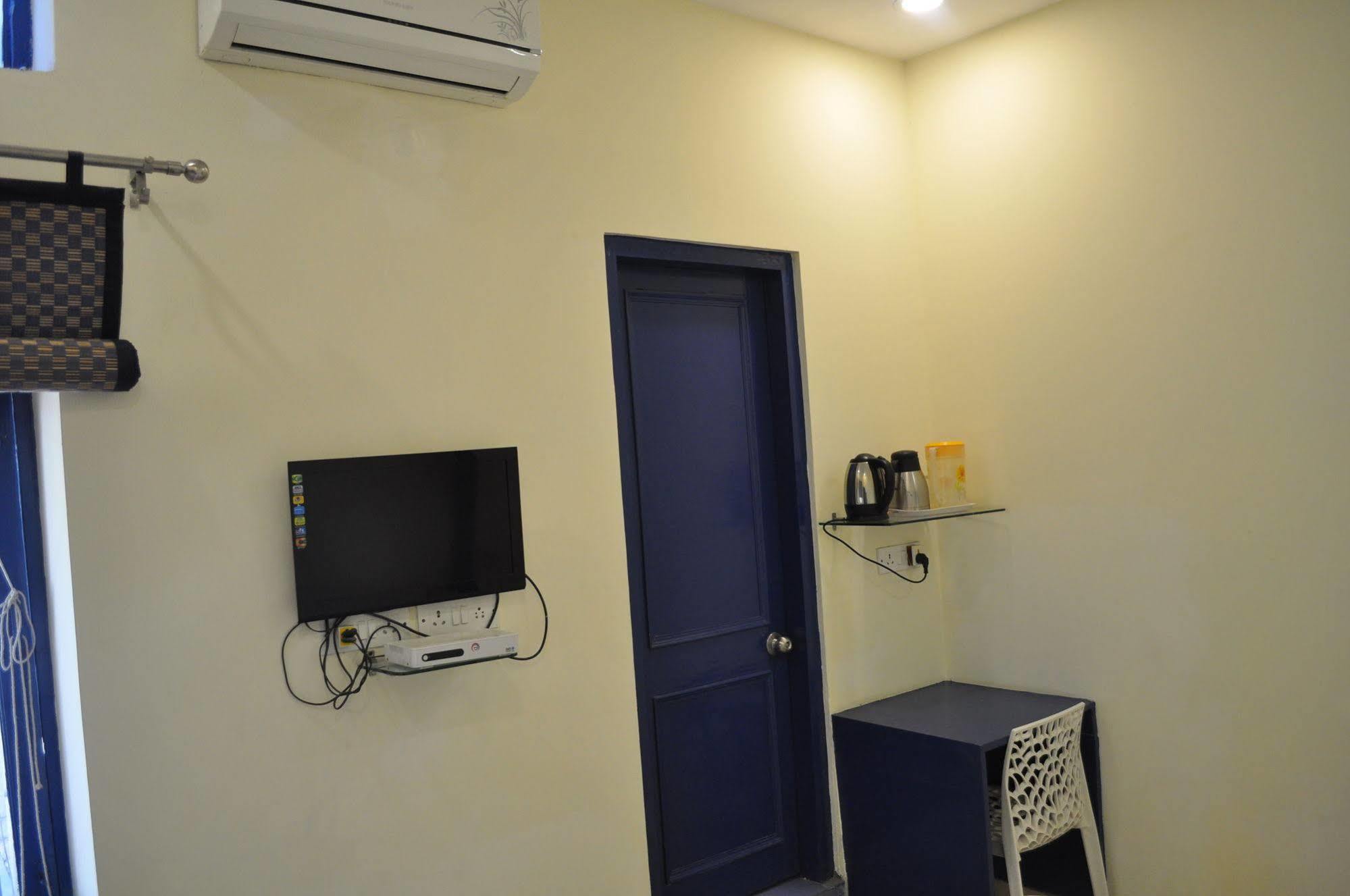 Hotel Kabli New Delhi Buitenkant foto