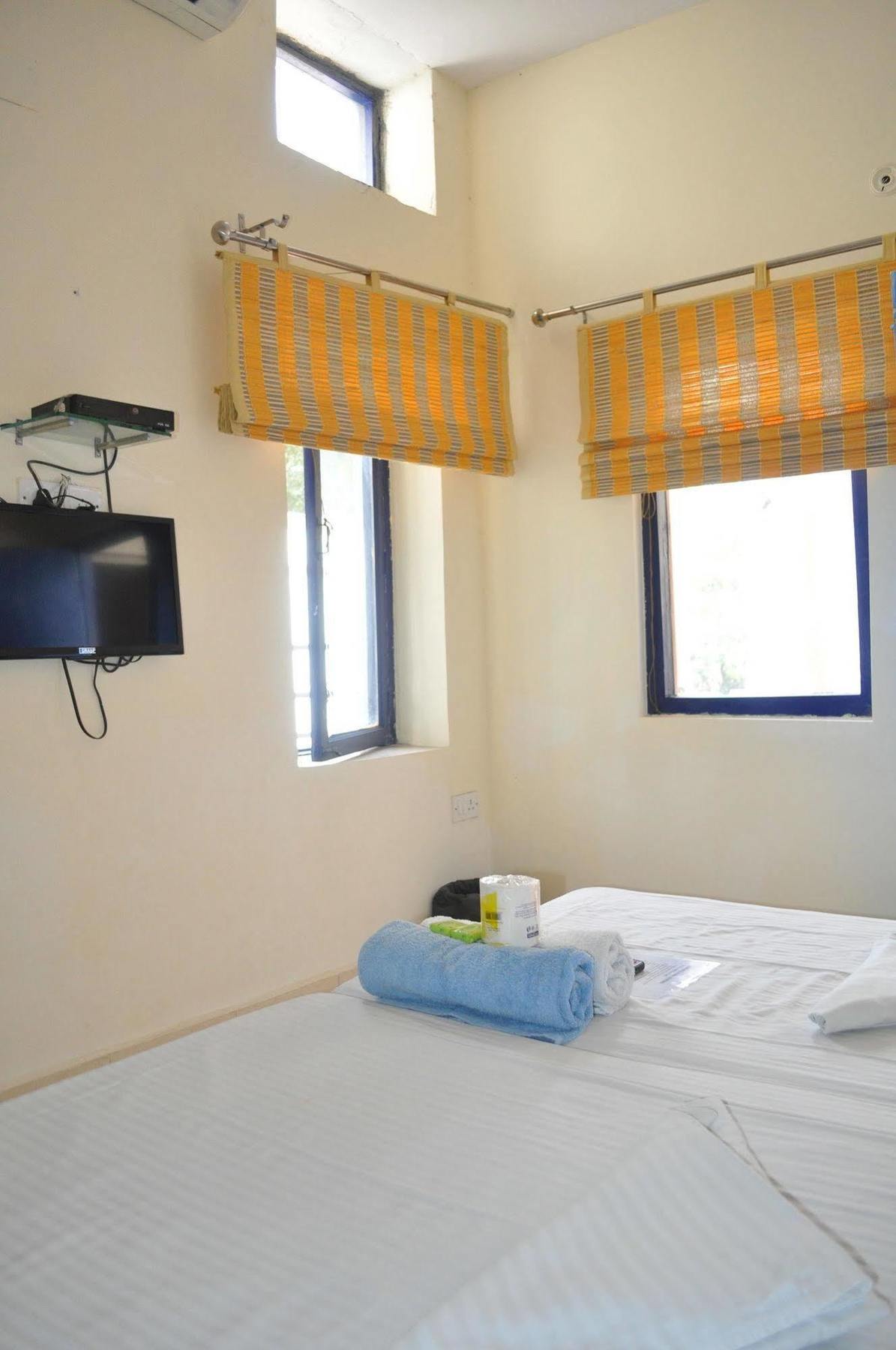 Hotel Kabli New Delhi Buitenkant foto