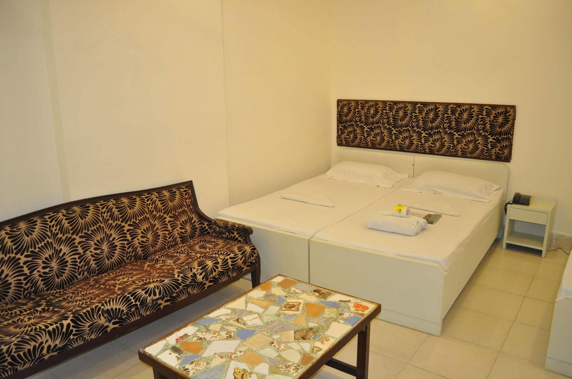 Hotel Kabli New Delhi Buitenkant foto
