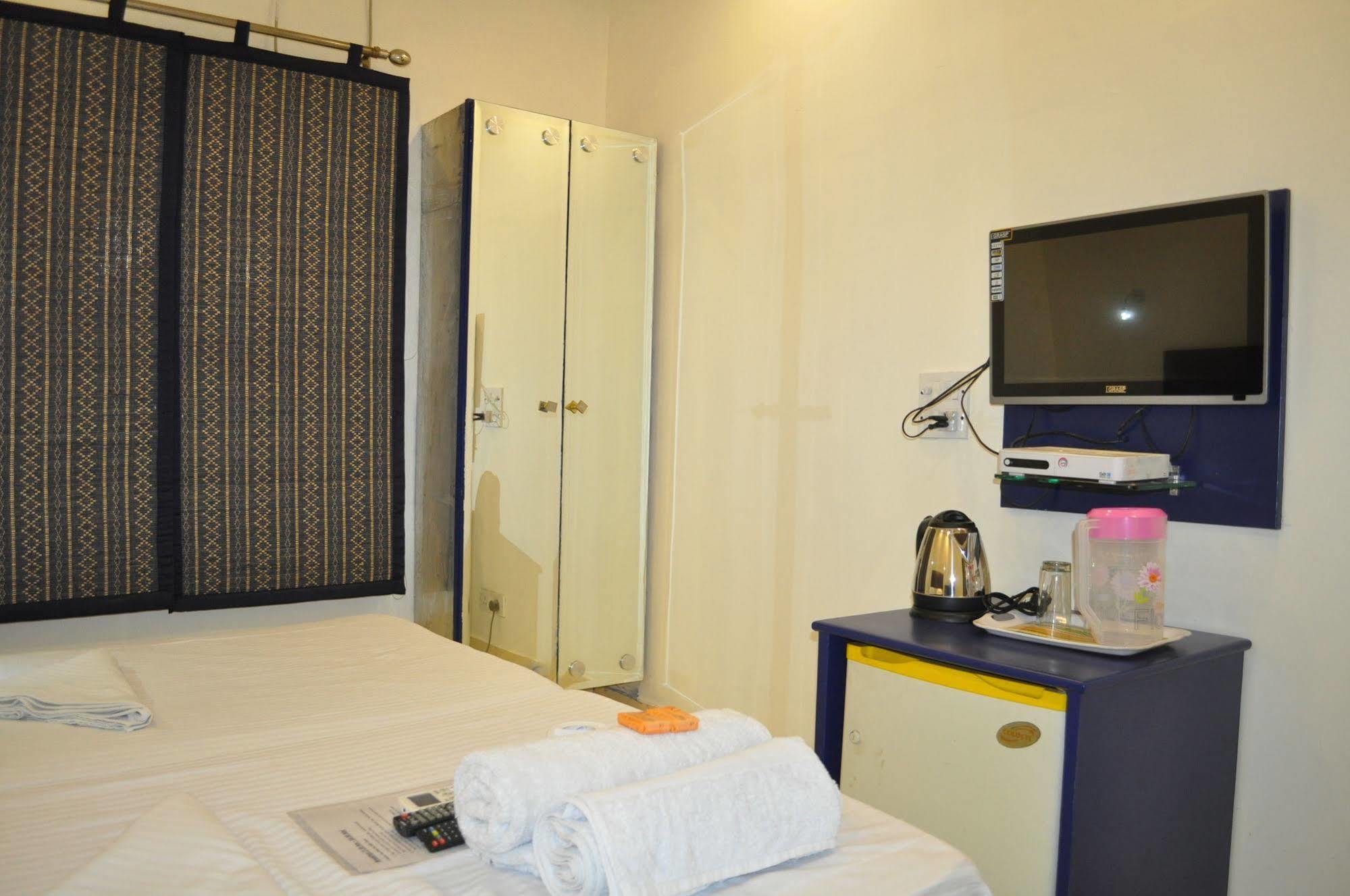 Hotel Kabli New Delhi Buitenkant foto
