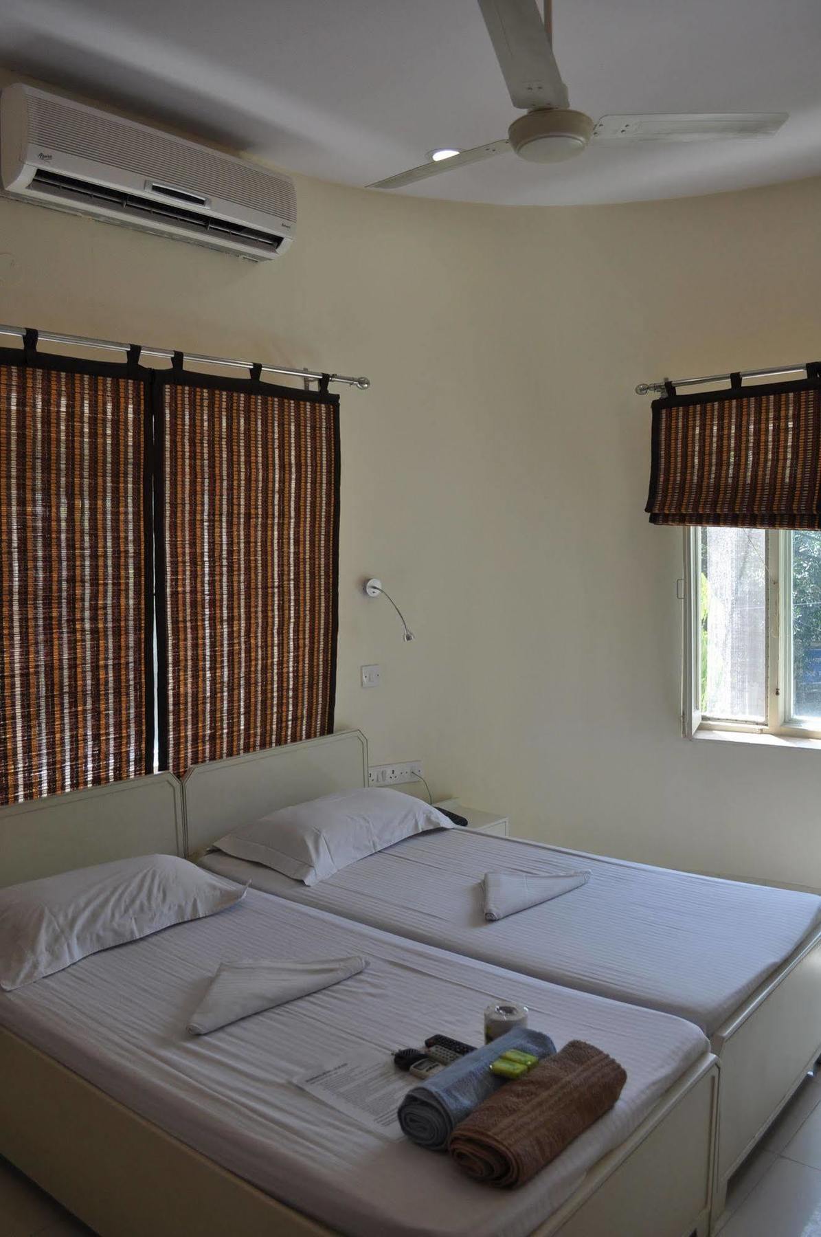 Hotel Kabli New Delhi Buitenkant foto